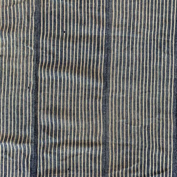 Indigo-cloth-InC-M-251-plein (2) Authentic hand-dyed cloth showcasing traditional techniques.