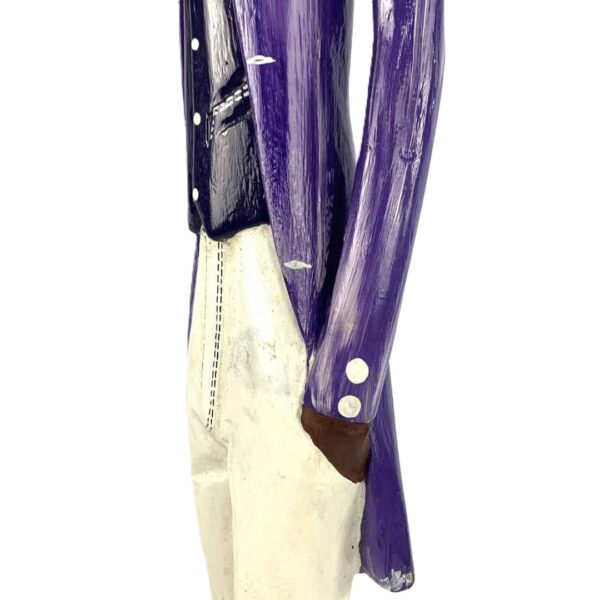 STAT-IV-CLNL-035-farrah (5) Wooden carving embodying cultural symbolism and skilled artisan workmanship.