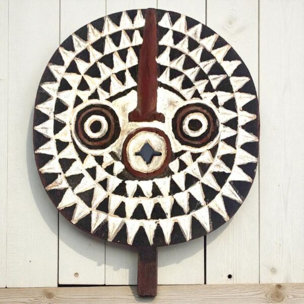 authentic-african-sun-mask-BF-BWA-411-muso (1) Detailed carving showcasing ancestral symbolism and geometric patterns.