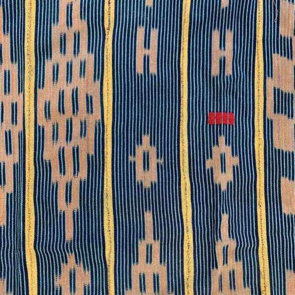 bashiri-indigo-cotton-231-kintampo-handwoven-african-textile-3 Close-up of the indigo cotton cloth with chains of warm-toned diamonds