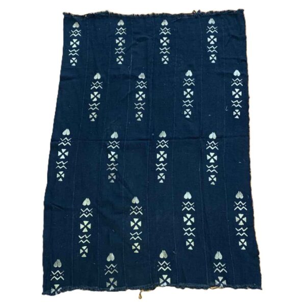 bashiri-mudcloth-medium-168-giraffe-bogolan-african-fabric-2 Full view of the medium dark mudcloth with columns of pale hearts and arrows on a white background
