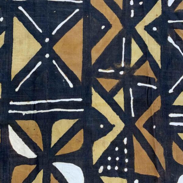 bashiri-mudcloth-medium-169-silverant-african-textile-bogolan-3 Close-up of the dark mudcloth with a grid of warm-toned and pale triangles