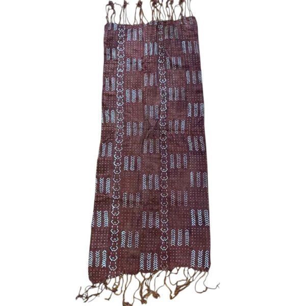 bashiri-mudcloth-small-154-lark-african-textile-bogolan-2 Full view of the small red-earth mudcloth with pale chevrons and dotted rows on a white background