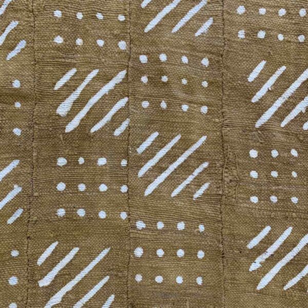 bashiri-mudcloth-small-158-weaver-african-textile-bogolan-3 Close-up of the muted earth-toned mudcloth with pale diagonal stripes and dots