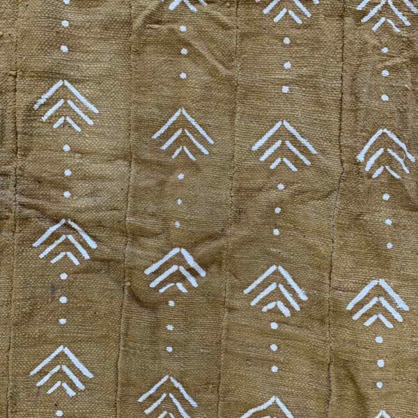 bashiri-mudcloth-small-160-shrike-bogolan-african-textile-3 Close-up of the muted earth-toned mudcloth with stacks of pale arrowheads