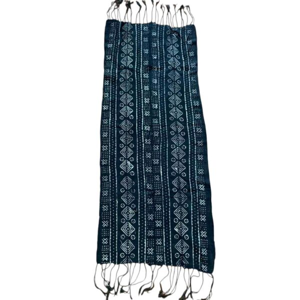 bashiri-mudcloth-small-162-buzzard-african-textile-bogolan-2 Full view of the small dark mudcloth with columns of pale diamonds and circles on a white background