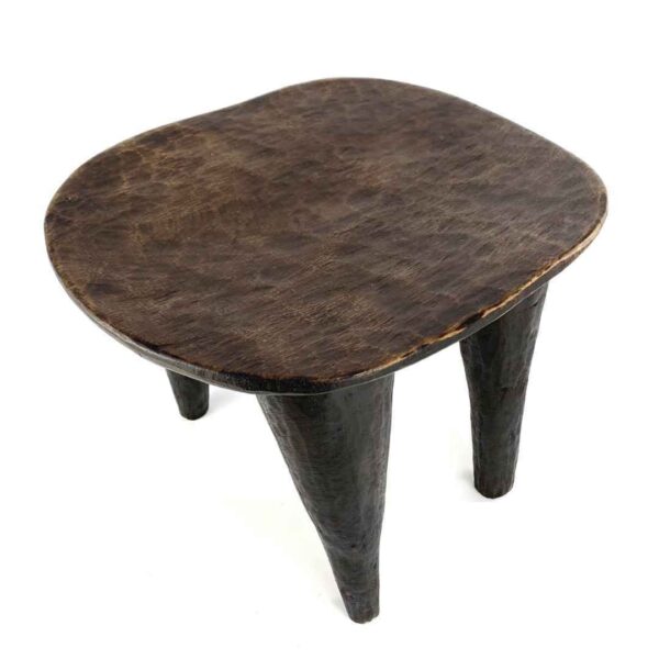 bashiri-senufo-stool-ivorycoast-067-baga-african-stool-hand-carved-3 Angled view of the carved seat of the dark hardwood Senufo stool with a rounded square seat