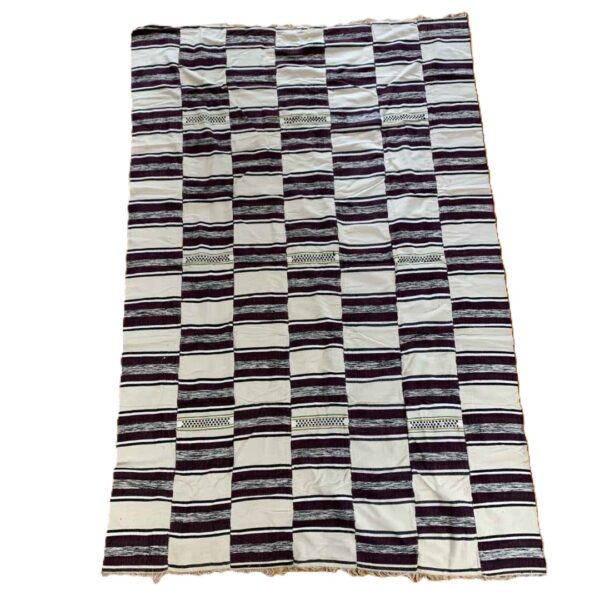 blanket-sahel-015-ouga (1) Detail of the horizontal striped pattern with an open-weave dot band on this handwoven Sahel cotton blanket