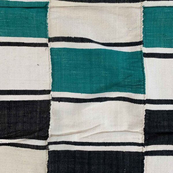 blanket-sahel-019-mopti (2) Detail of the checkerboard block pattern with a fringed edge on this handwoven Sahel cotton blanket