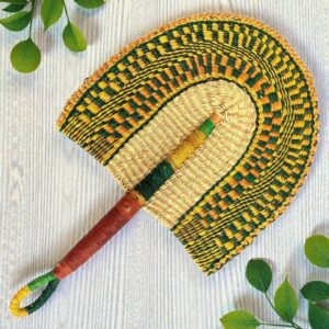 Artisan fan made with natural fibres.