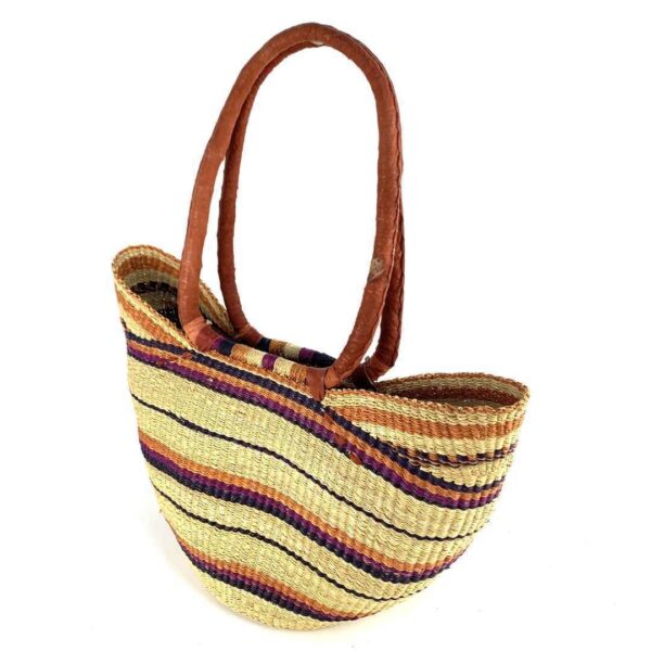 bolga-market-basket-lh-268-daicos-bashiri-3 Angled view of the long handle market basket showing the woven interior