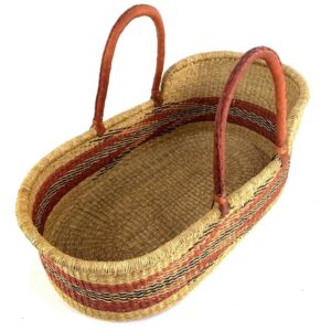 bolga-moses-basket-178-gurgle-rust-zigzag-elephant-grass-woven-bashiri-2 Angled view of the natural Moses basket showing the rust zigzag band and woven base