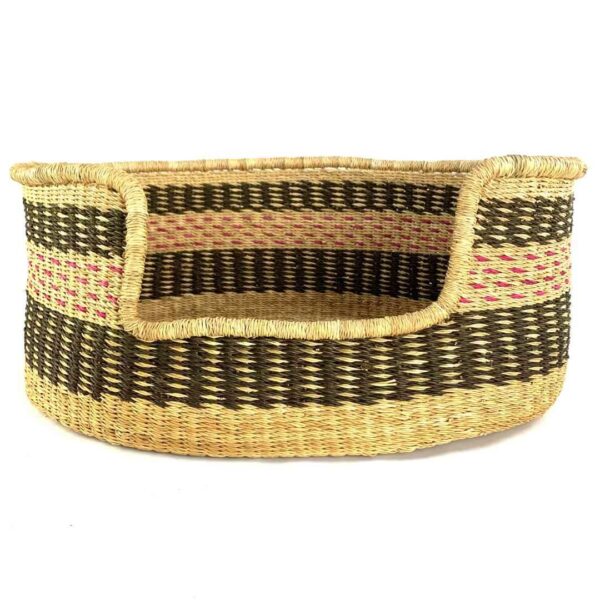 medium-pet-basket-025-bobby-dog-bed-charcoal-pink-elephant-grass-bolga-bashiri-3 Front view of the medium woven dog bed with a low entry and charcoal and pink bands