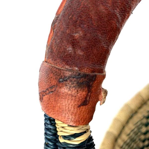 medium-round-basket-688-matador-two-tone-diamond-bolga-woven-bashiri-4 Close-up of the scuffed leather on the handle
