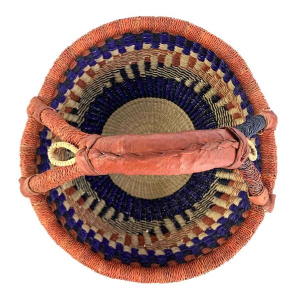 medium-round-basket-689-creamcake-warm-earthy-zigzag-bolga-african-basket-bashiri-2 Top view of the warm-toned zigzag medium round Bolga basket showing the woven interior and handle