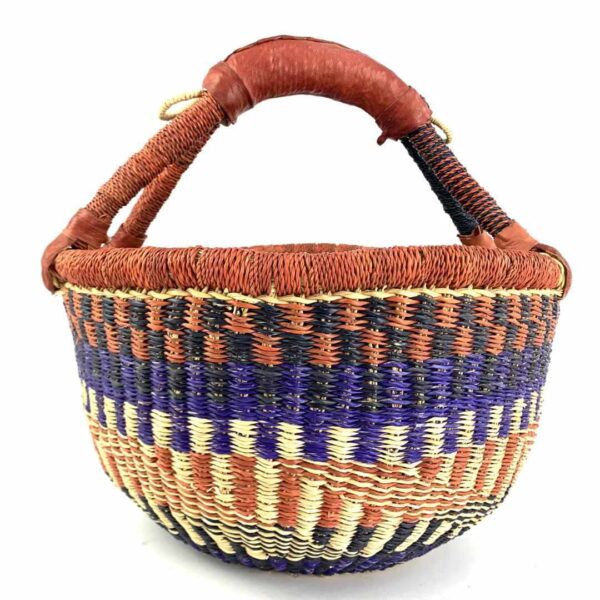 medium-round-basket-689-creamcake-warm-earthy-zigzag-bolga-african-basket-bashiri-3 Front view of the warm-toned zigzag medium round Bolga basket, handwoven from elephant grass