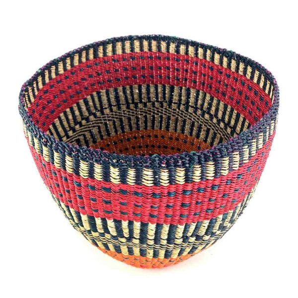 planter-basket-091-digger-bold-contrast-striped-vegan-woven-bolga-bashiri-2 Top view of the bold striped planter basket showing the woven interior