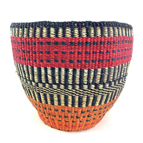 planter-basket-091-digger-bold-contrast-striped-vegan-woven-bolga-bashiri-3 Front view of the high-contrast striped planter basket, handwoven from elephant grass