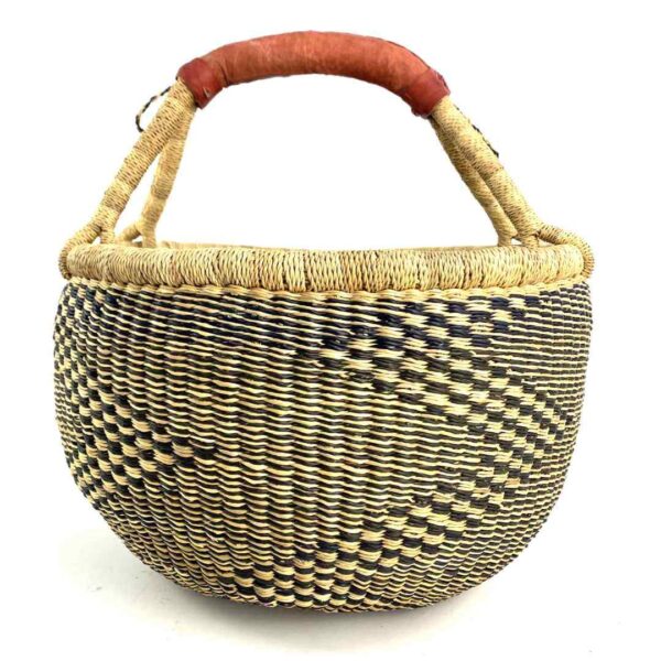 round-large-basket-860-sunshine-navy-natural-woven-bolga-bashiri-3 Front view of the large round Bolga basket with natural straw and deep inky fine checks, on a white background