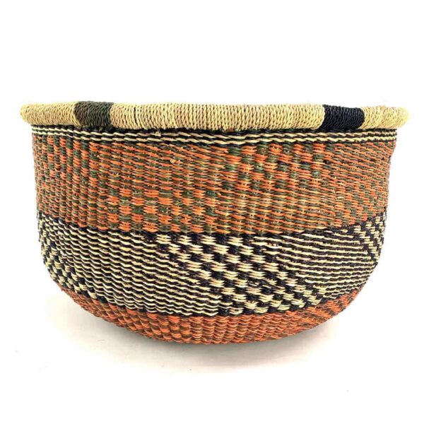 uba-basket-288-crunchy-rust-black-vegan-bolga-african-basket-bashiri-3 Front view of the rust and black round Bolga basket on a white background